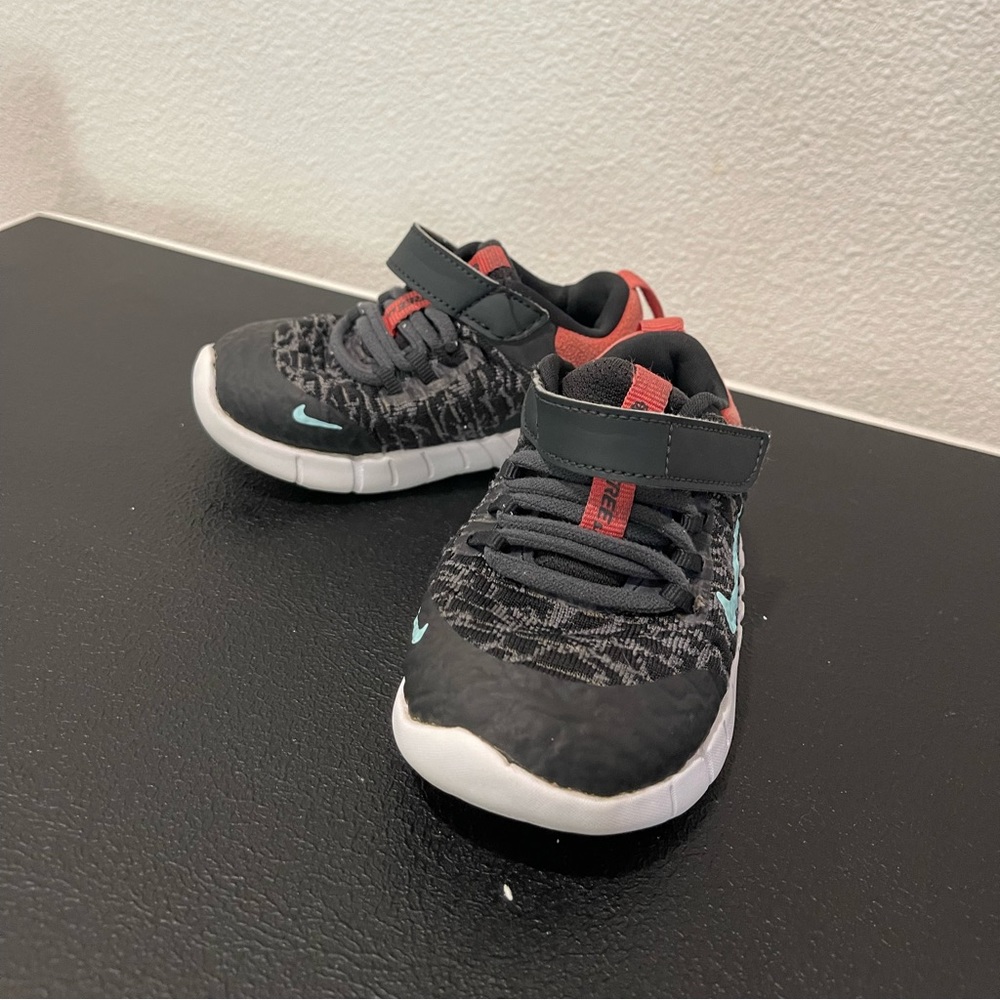 Nike size 6 toddler